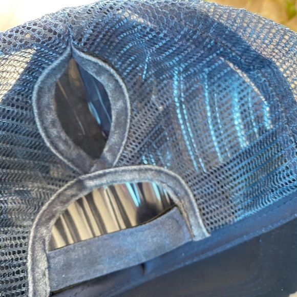 Womenβs MAMA Mom Ponytail Trucker Hat Baseball Hat Blue Distressed Vintage Wash - Picture 3 of 5